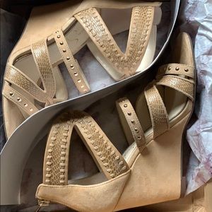 Jessica Simpson Wedges